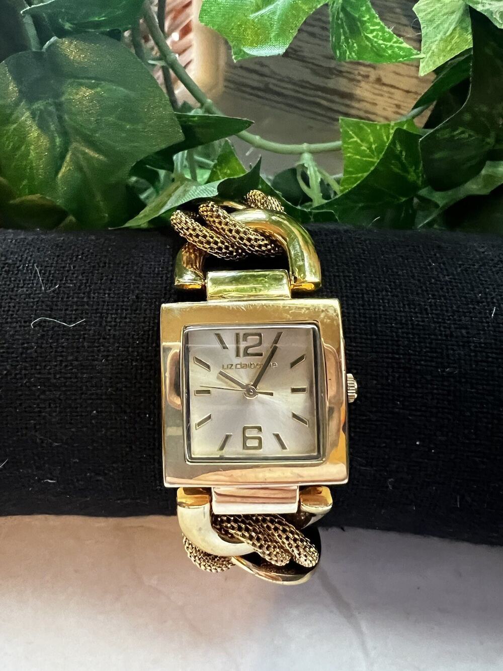 Liz Claiborne Ladies Gold Toned Watch Analog Bracelet Band NEW BATTERY